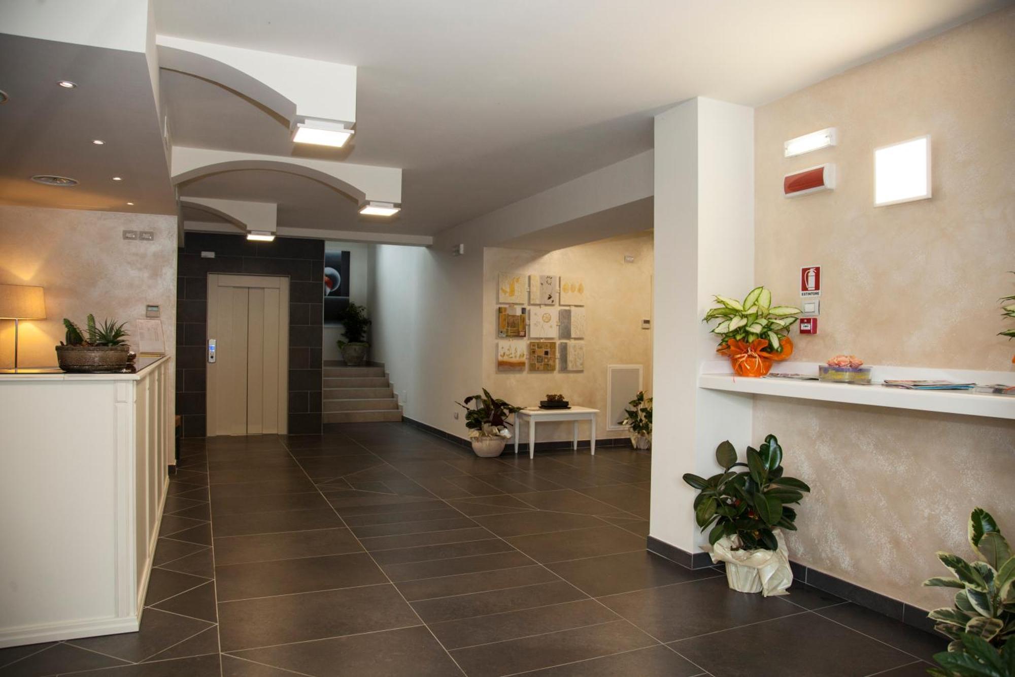 Hotel Centova Перуджа Екстериор снимка
