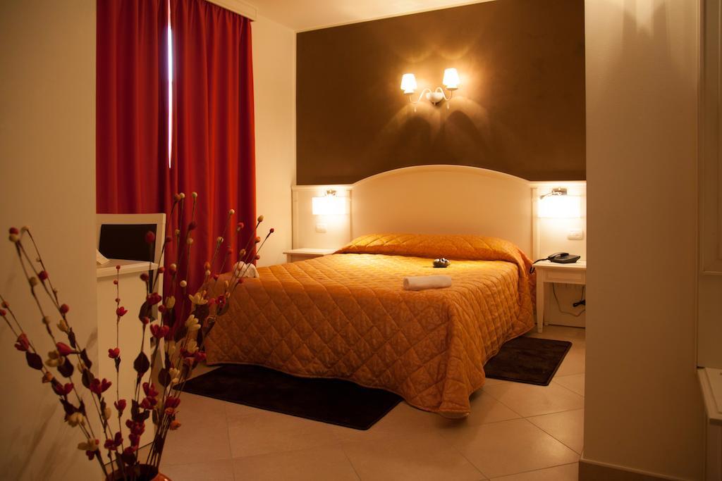 Hotel Centova Перуджа Стая снимка