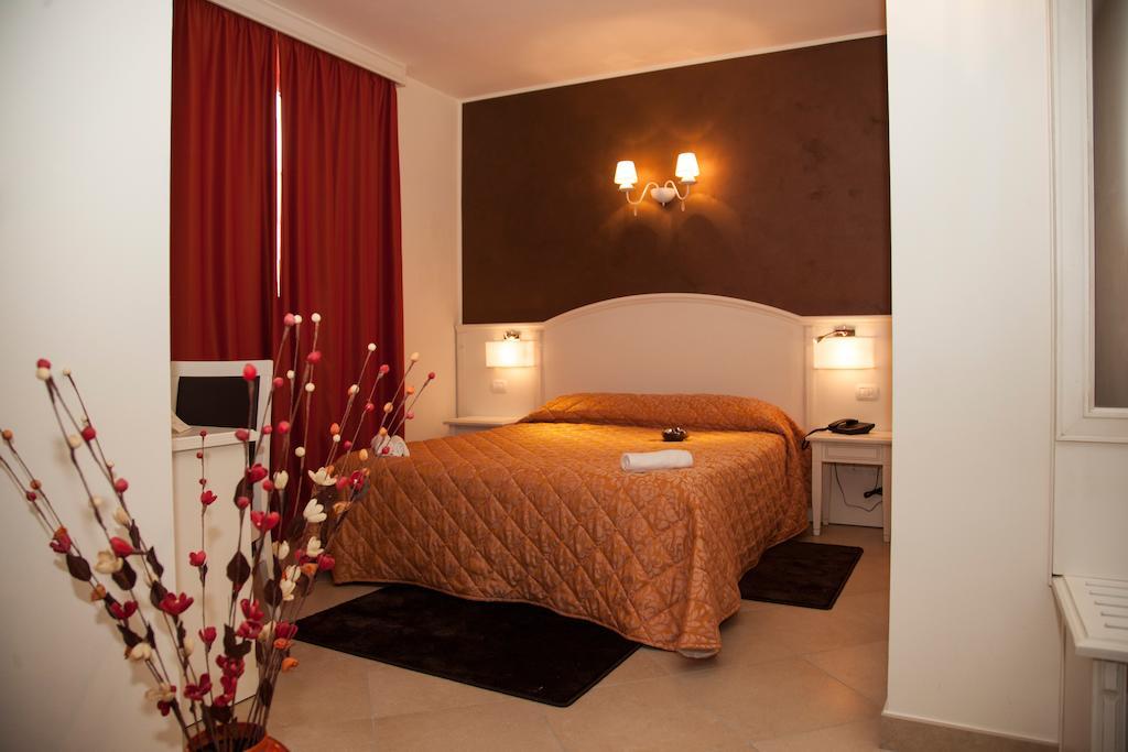 Hotel Centova Перуджа Стая снимка